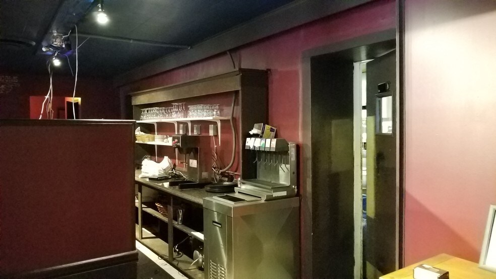More Photos Of 194-198 Main St, Emmaus Restaurant For Lease