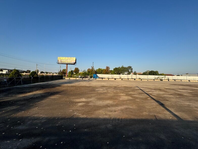 More Photos Of 145 E Thorndale Ave, Wood Dale Land For Lease