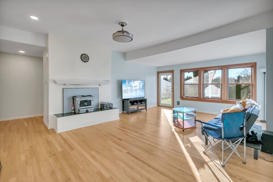 More Photos Of 10709 Woodland Ave E, Puyallup Specialty For Sale
