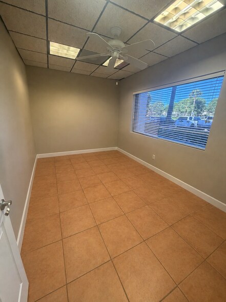 More Photos Of 2642-2658 SE Willoughby Blvd, Stuart Warehouse For Lease