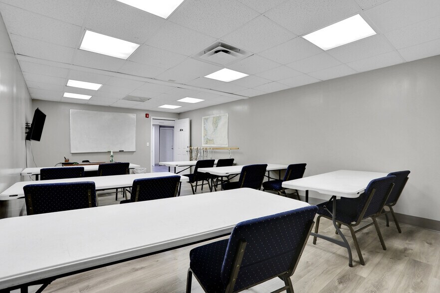 More Photos Of 3787 Old Middleburg Rd, Jacksonville Office For Sale