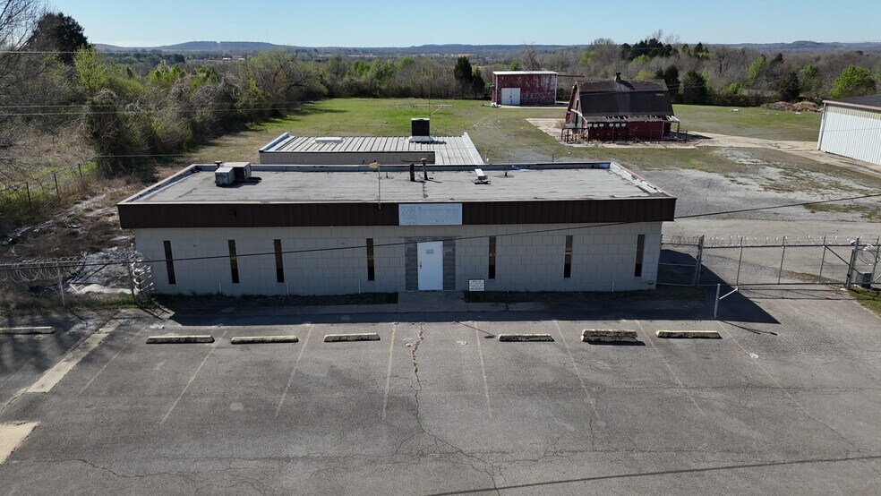 More Photos Of 6901 W Okmulgee Ln, Muskogee Warehouse For Lease