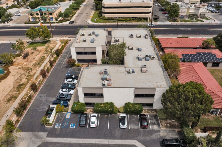 More Photos Of 1672 W Avenue J, Lancaster Medical For Lease