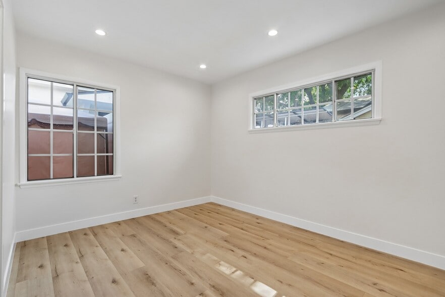 More Photos Of 15952 Simonds St, Granada Hills Apartments For Sale