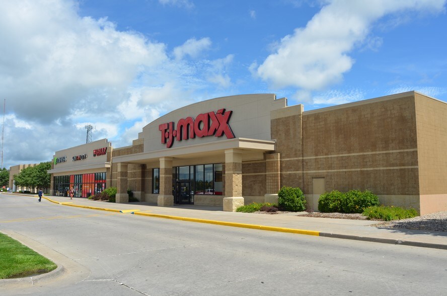 More Photos Of 206 Wilmar Ave, Grand Island General Retail For Lease