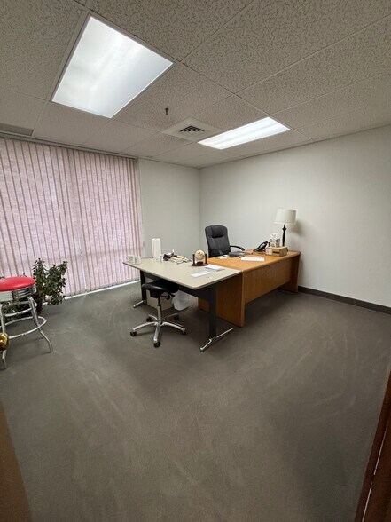 More Photos Of 456 Fulton St, Peoria Office For Sale