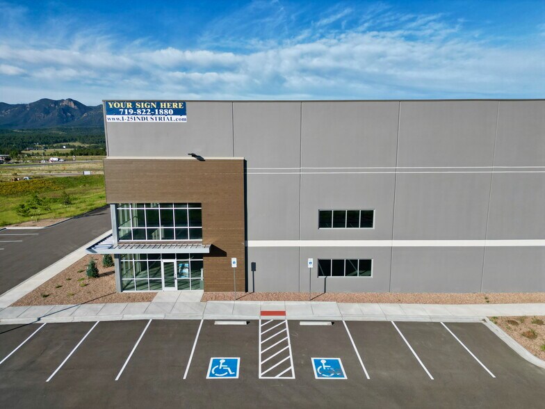 More Photos Of 15707 Terrazzo dr, Colorado Springs Showroom For Lease