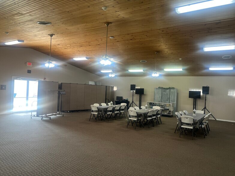 More Photos Of 1209 W Oak St, Collinsville Religious Facility For Sale