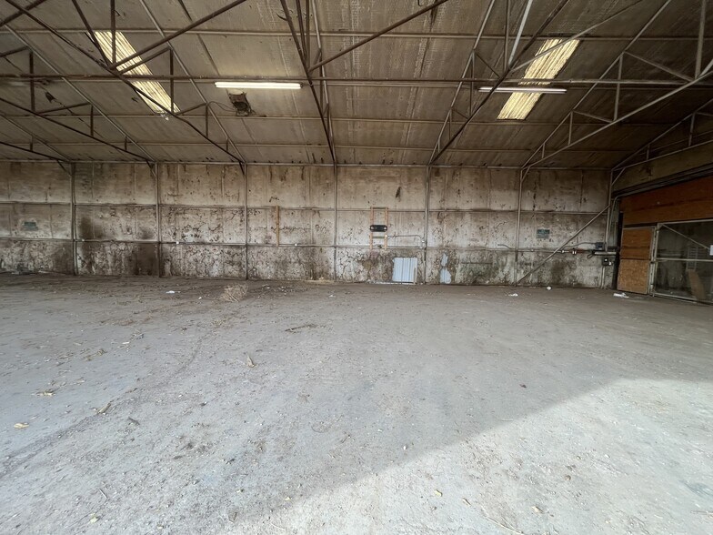 More Photos Of 1012 E Waylon Jennings Blvd, Littlefield Industrial For Sale