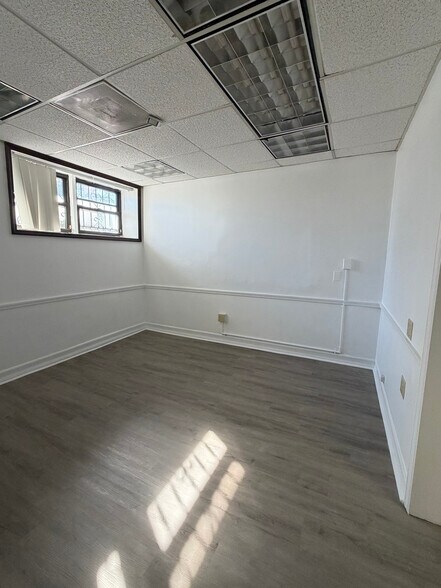 More Photos Of 7840 164th St, Fresh Meadows Apartments For Lease