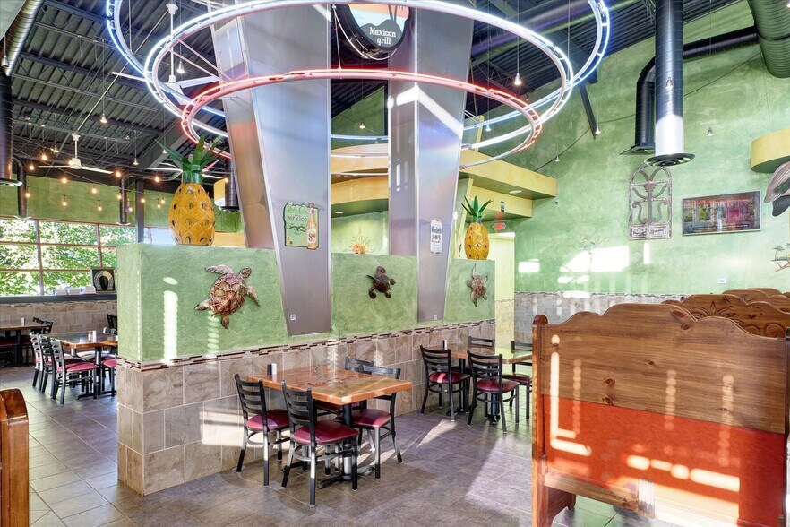 More Photos Of 608 W Town Center Blvd, Champaign Restaurant For Sale