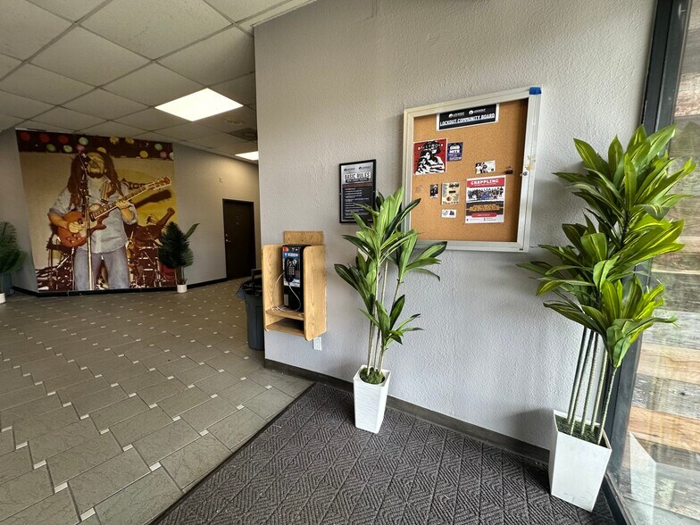 More Photos Of 1975 Long Beach Blvd, Long Beach Office For Sale