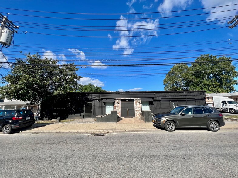 More Photos Of 560 Tarrytown Rd, White Plains Freestanding For Lease