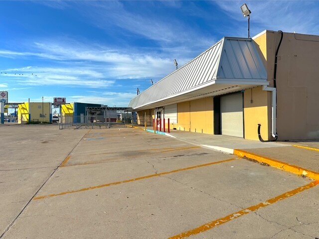 More Photos Of 616 US Highway 181, Taft Freestanding For Sale