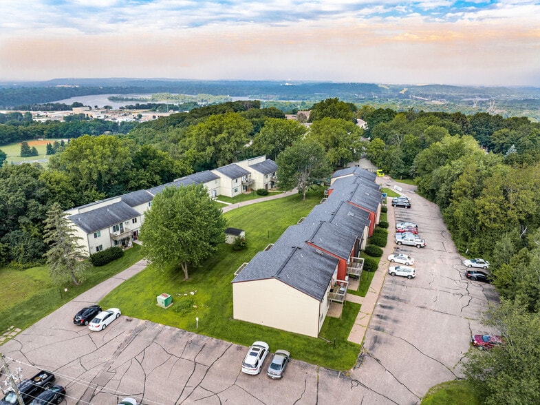 More Photos Of 2905 Winsor Dr, Eau Claire Apartments For Sale