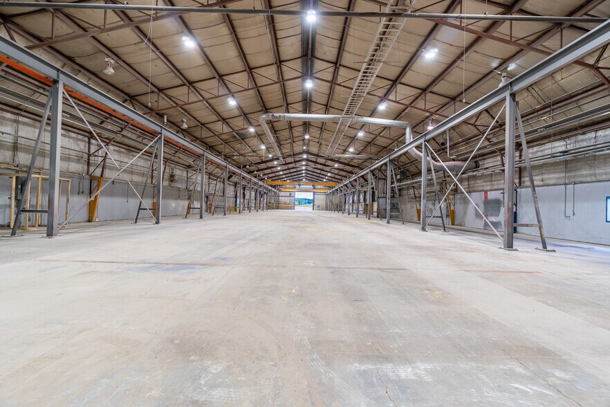 More Photos Of 1511 4th St, Nisku Manufacturing For Lease