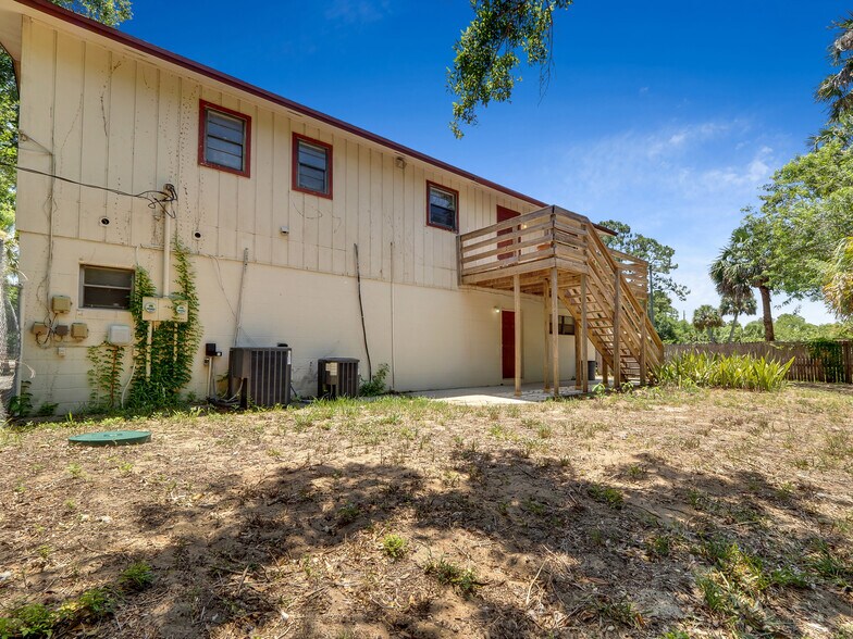 More Photos Of 1055 27th Ave SW, Vero Beach Flex For Sale