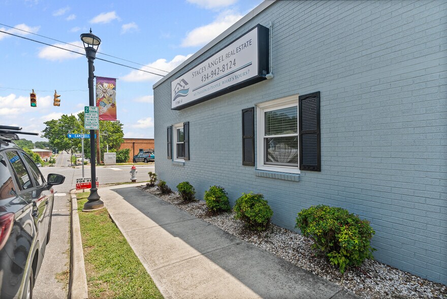 More Photos Of 525 7th St, Altavista Office For Sale