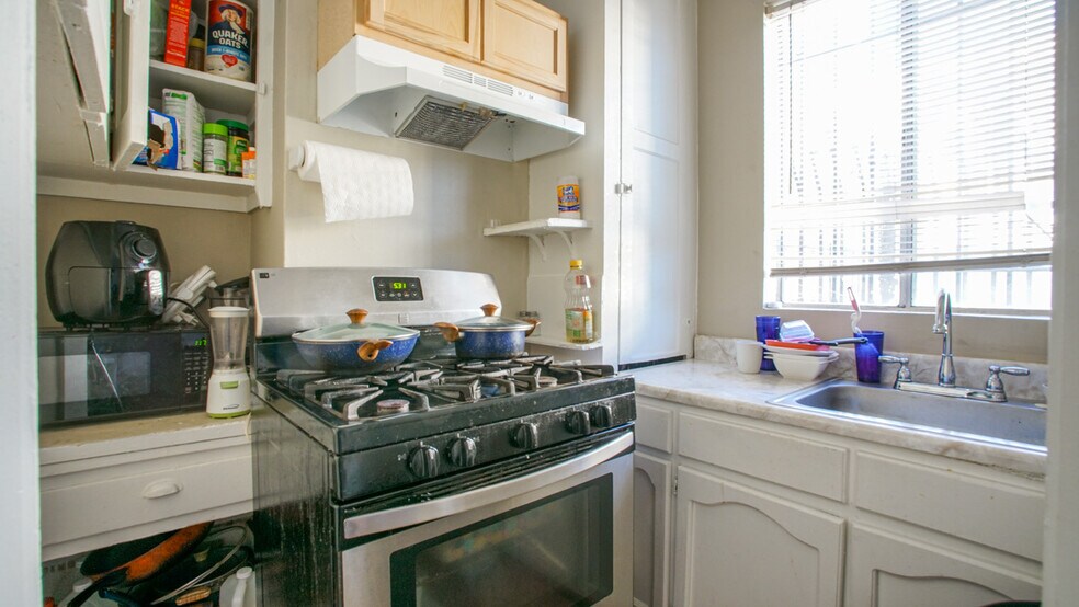 More Photos Of 1909 N BROADWAY, Los Angeles Apartments For Sale