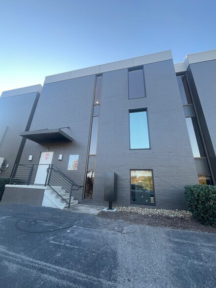 More Photos Of 1306 S Church St, Greenville Office For Lease