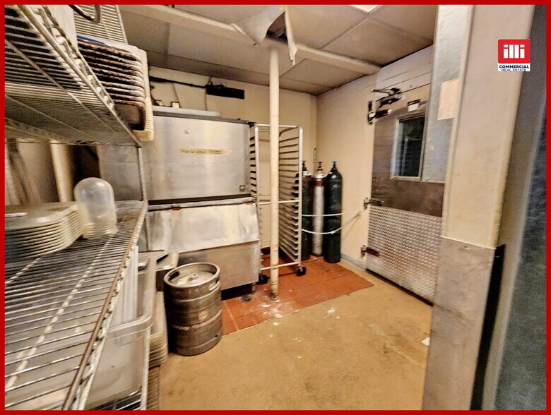 More Photos Of 4419 Van Nuys Blvd, Sherman Oaks Office For Sale