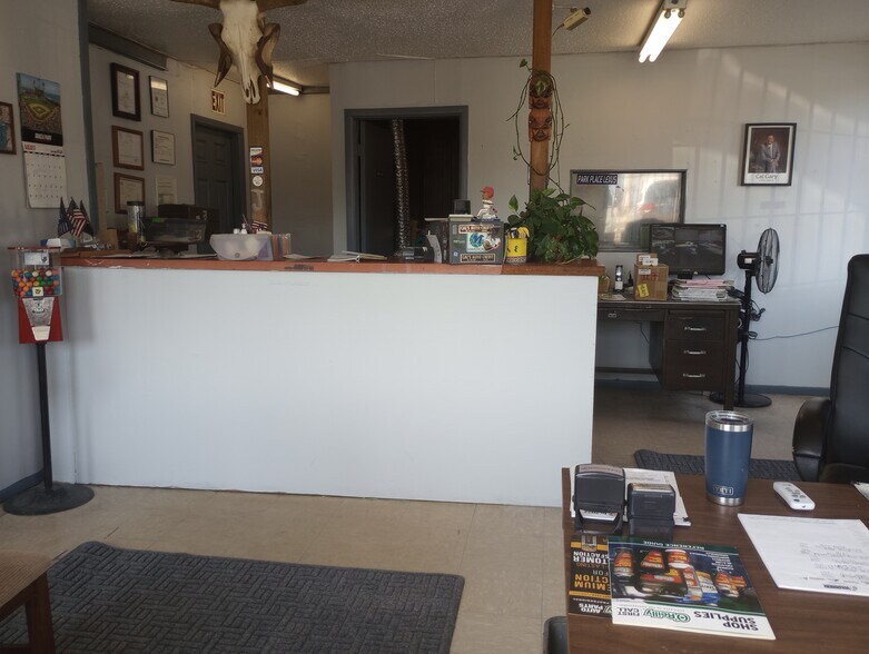 More Photos Of 4123 S Lancaster Rd, Dallas Office For Sale