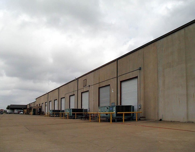 More Photos Of 1400 Everman Pky, Fort Worth Warehouse For Lease