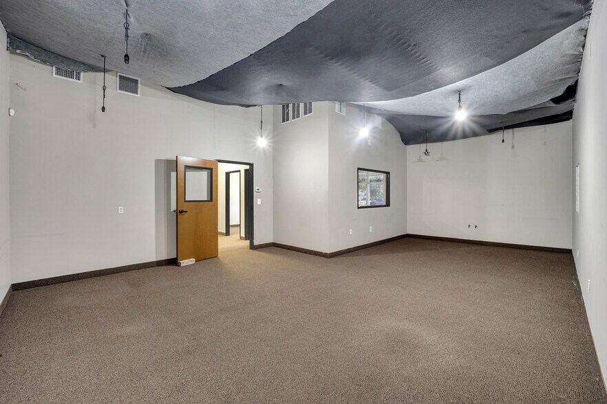 More Photos Of 1804 Owen Ct, Mansfield Light Distribution For Lease