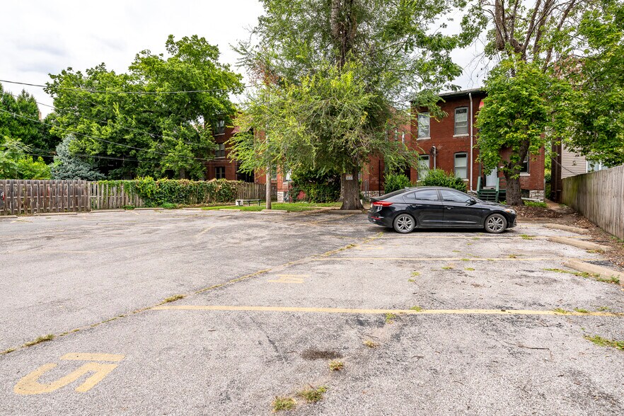 More Photos Of 4374-4382 W Pine Blvd, Saint Louis Office For Sale