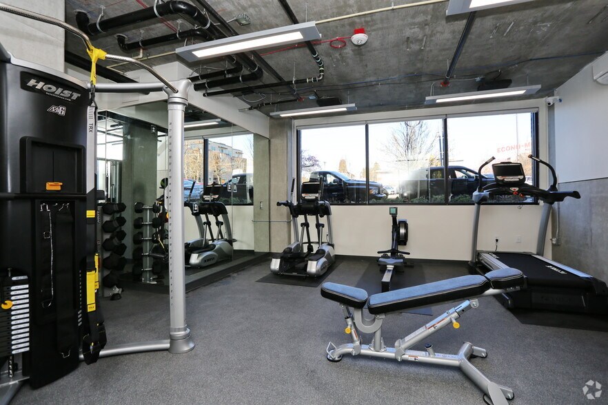 More Photos Of 6717 Roosevelt Way NE, Seattle Apartments For Lease