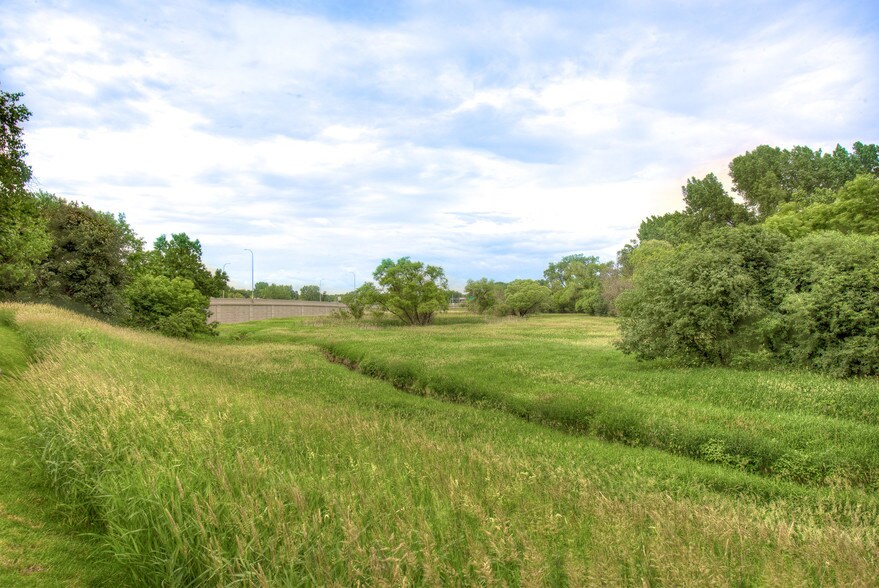 More Photos Of 5500 Lincoln Dr, Edina Light Distribution For Lease