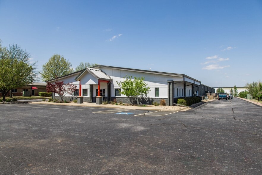 More Photos Of 2701 SE Otis Corley Dr, Bentonville Unknown For Lease