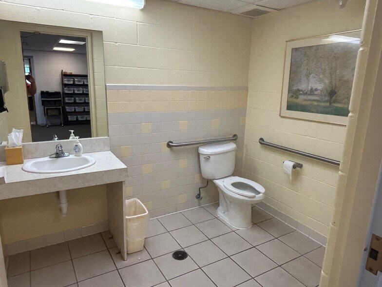 More Photos Of 11565 Pippin Rd, Cincinnati Religious Facility For Sale