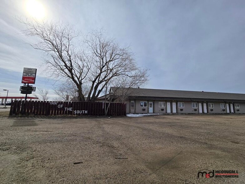 Primary Photo Of 775 W 5th Ave, Shaunavon Hotel For Sale
