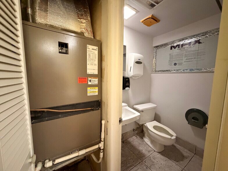More Photos Of 2331 N State Road 7, Lauderdale Lakes Office For Sale