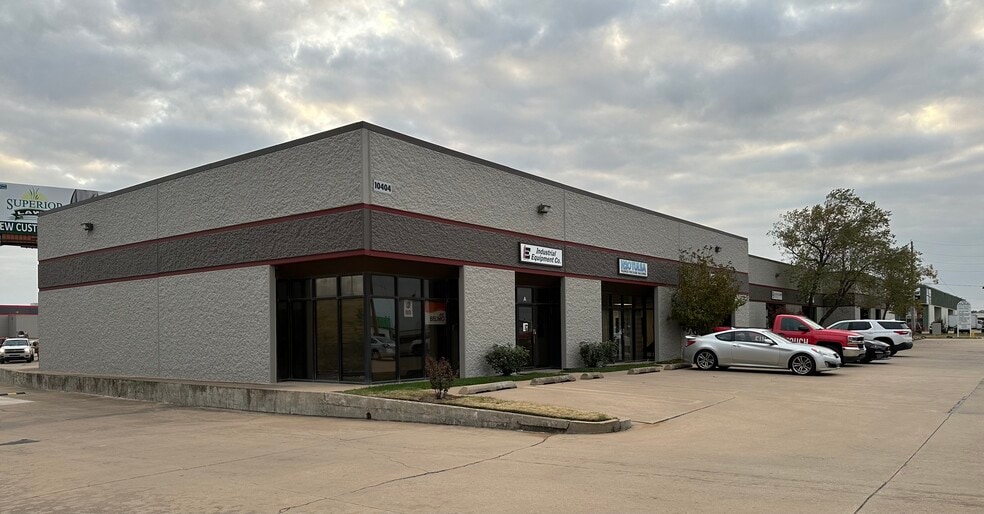 More Photos Of 10404 E 55th Pl, Tulsa Showroom For Lease