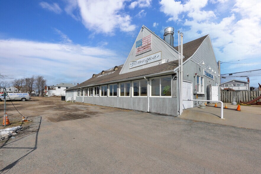 More Photos Of 82-84 Ebony Ct, Brooklyn Marina For Sale