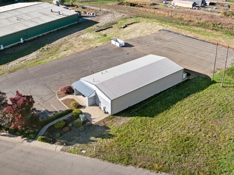 More Photos Of 13735 SW Galbreath Dr, Sherwood Warehouse For Lease