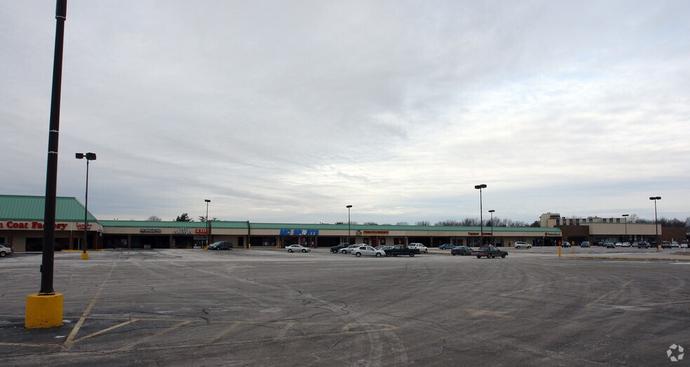 More Photos Of 2301-2401 S MacArthur Blvd, Springfield Unknown For Lease