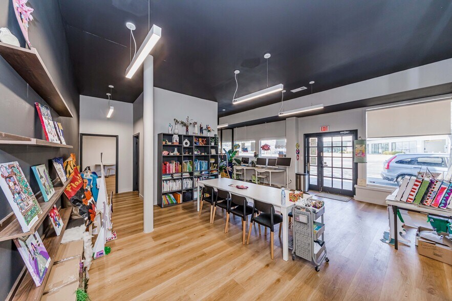 More Photos Of 2870 Foothill Blvd, La Crescenta Office For Sale