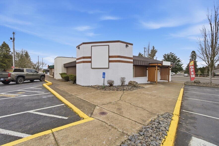 More Photos Of 4405-4435 Liberty Rd S, Salem Restaurant For Lease