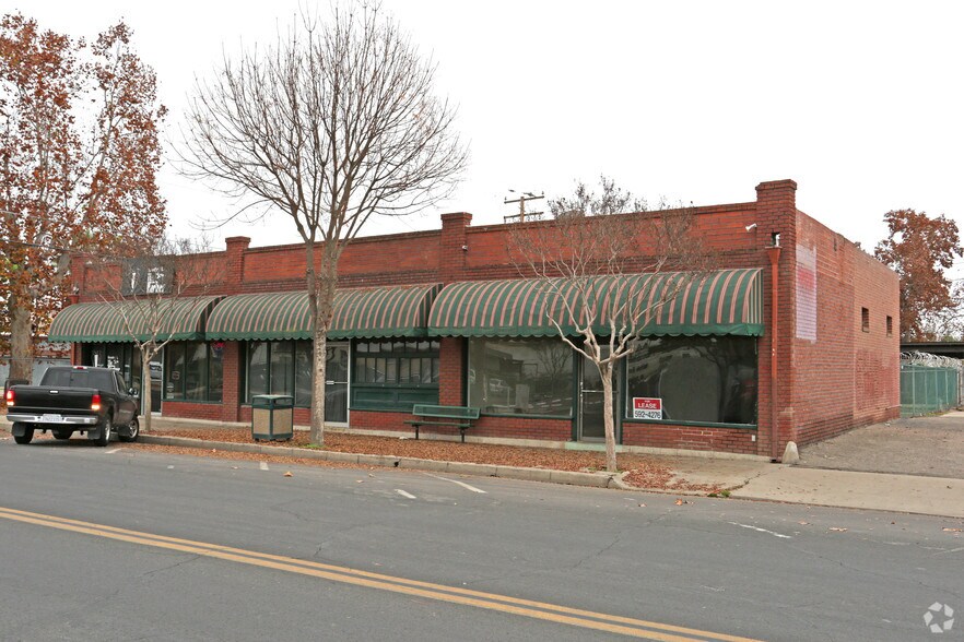 More Photos Of 256-260 W Pine St, Exeter Freestanding For Sale