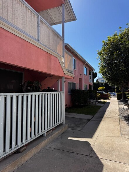 More Photos Of 3714 Corinth Ave, Los Angeles Apartments For Sale