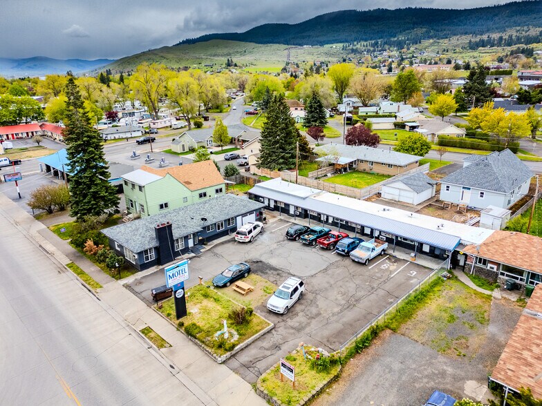 Primary Photo Of 2116 Adams Ave, La Grande Hotel For Sale