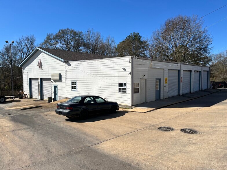 More Photos Of 1300 Delaware Ave, Mccomb Light Distribution For Sale