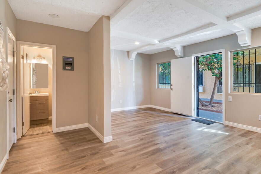 More Photos Of 6460 Whittier Blvd, Los Angeles Office For Sale