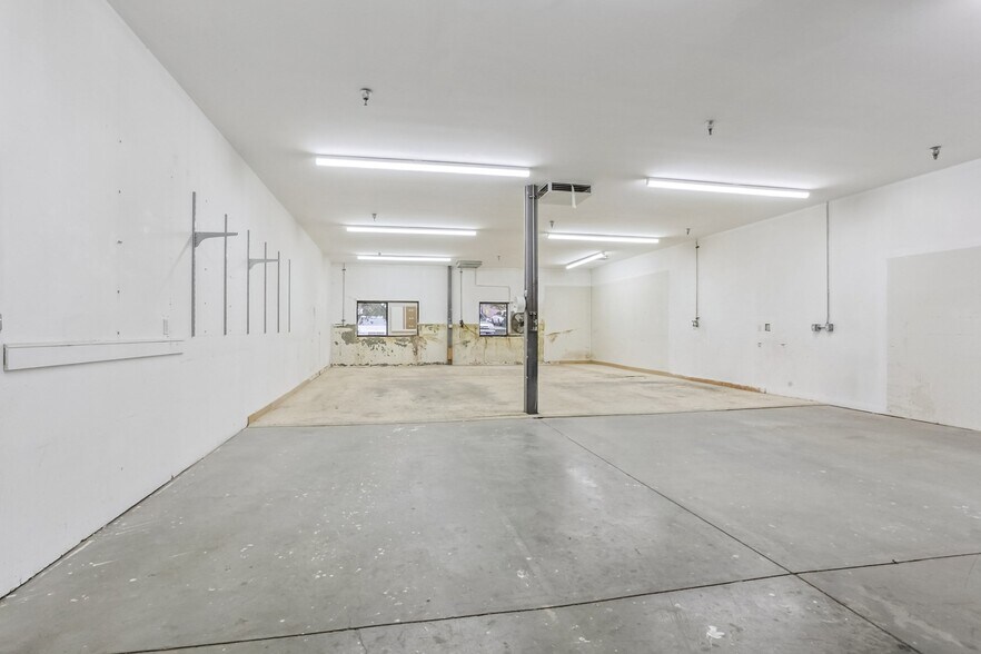 More Photos Of 405 S Pierce Ave, Louisville Warehouse For Lease