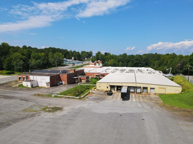 More Photos Of 720 Main St W, Valdese Warehouse For Lease