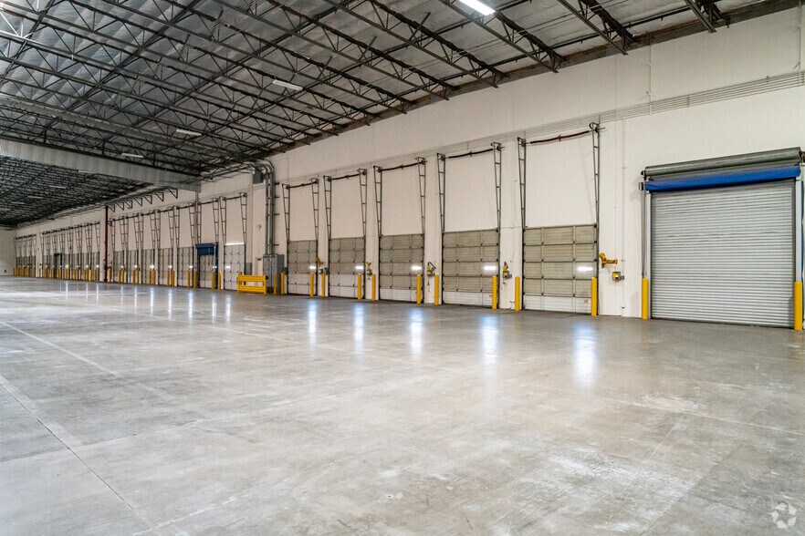 More Photos Of 458-486 E Lambert Rd, Fullerton Distribution For Lease