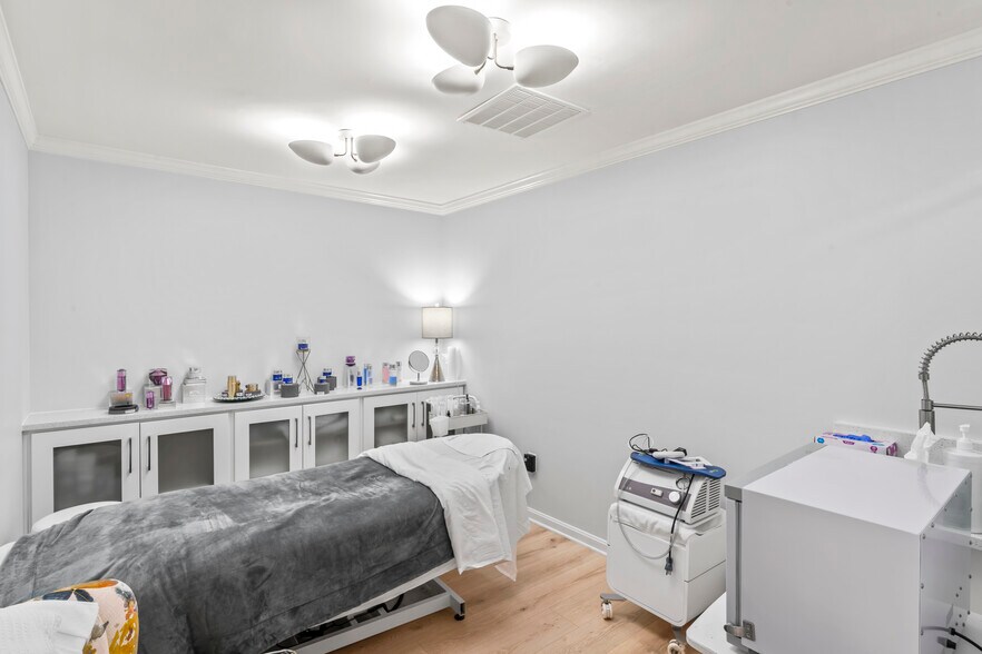 More Photos Of 2102 Gallows Rd, Vienna Medical For Lease